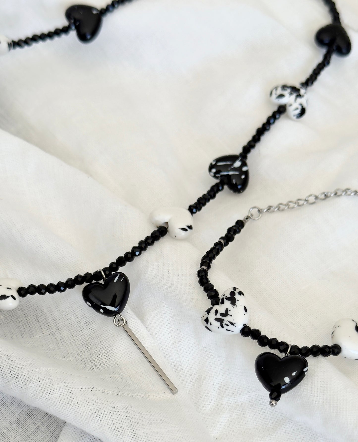 Conjunto de collar y pulsera con corazones