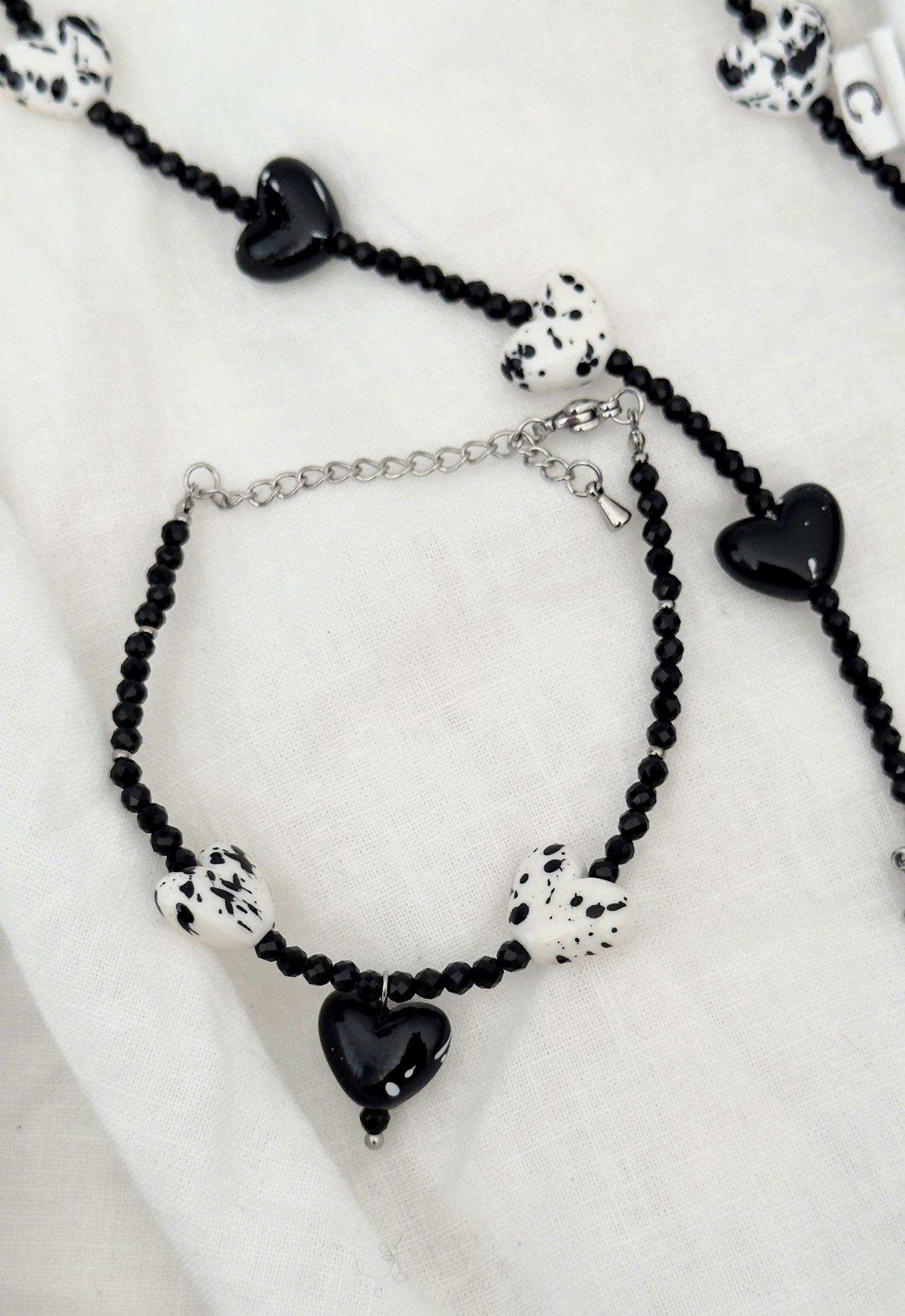 Conjunto de collar y pulsera con corazones