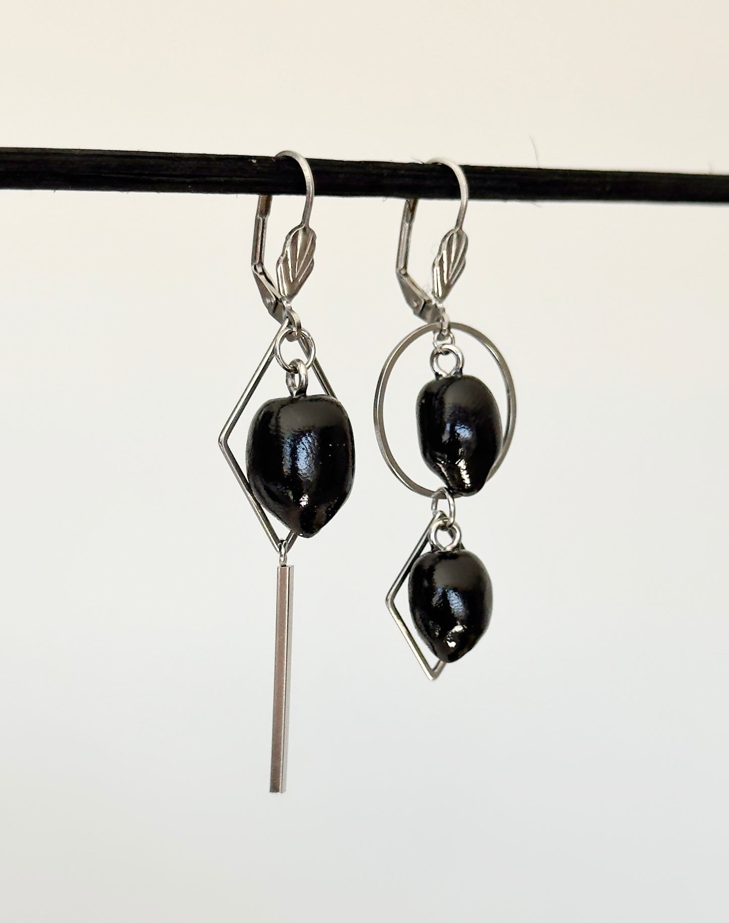 Pendientes con aceitunas negras