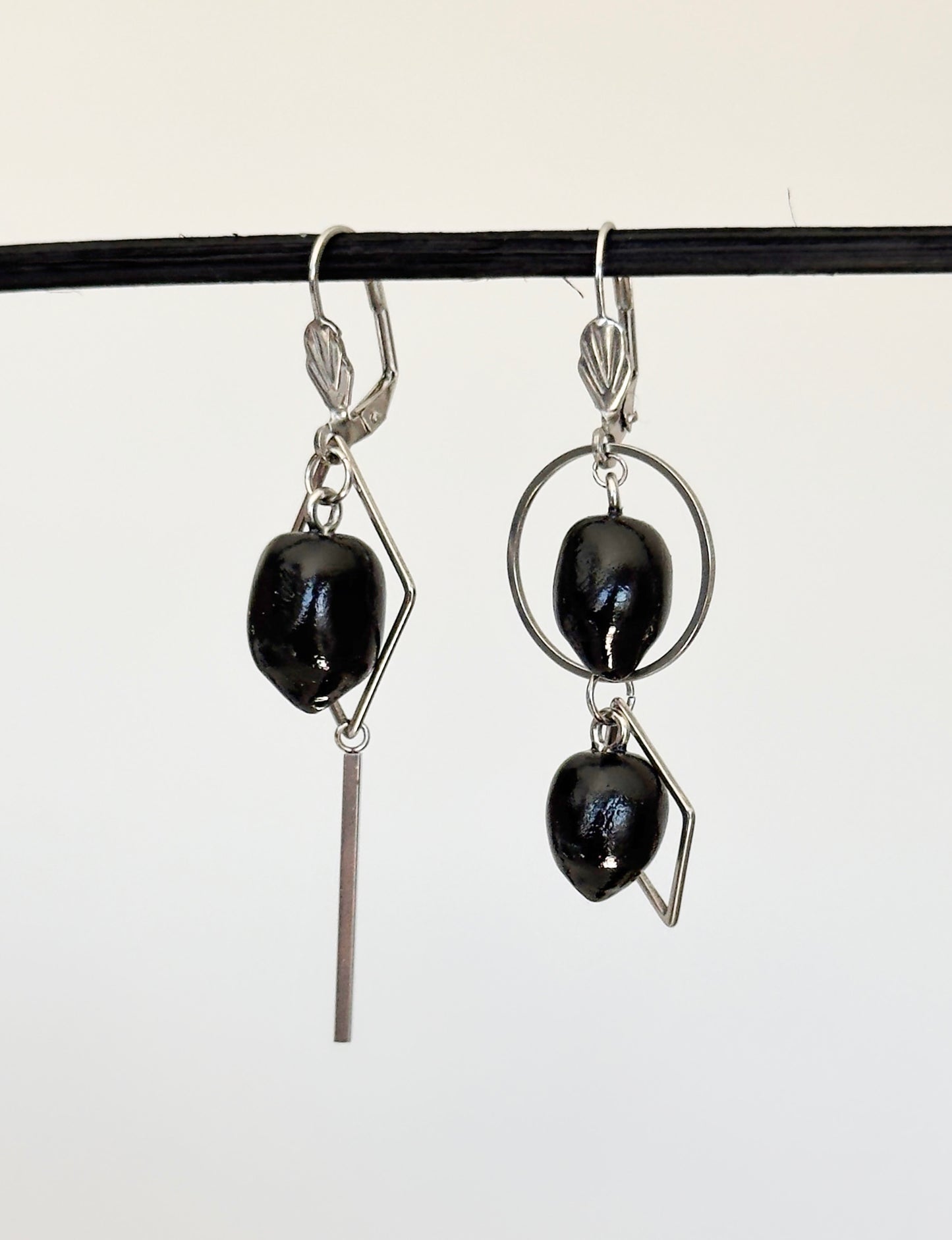 Pendientes con aceitunas negras