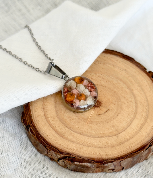 Colgante de acero inoxidable con flores