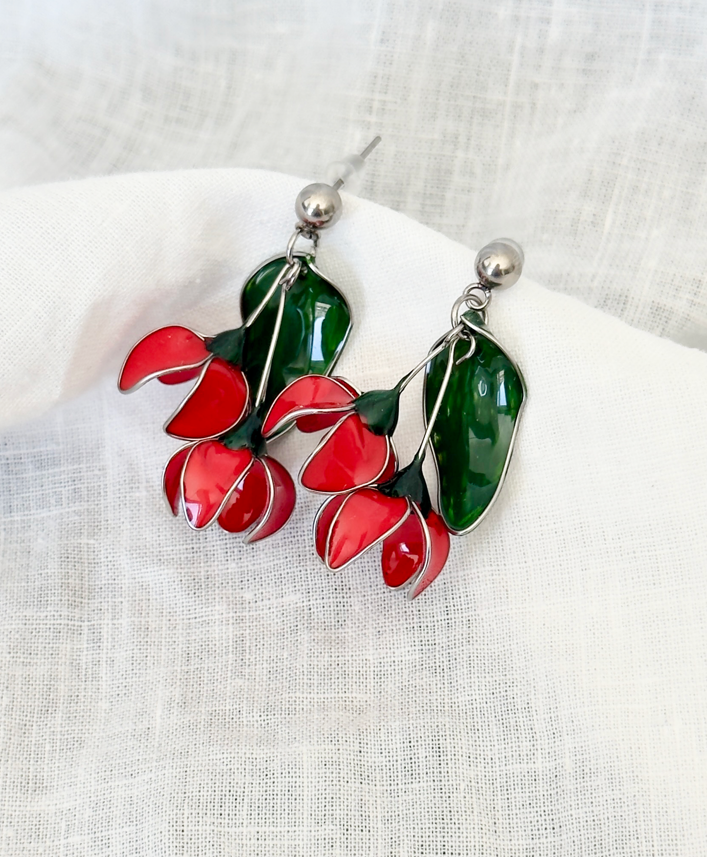 Stainless steel earrings with red flowers