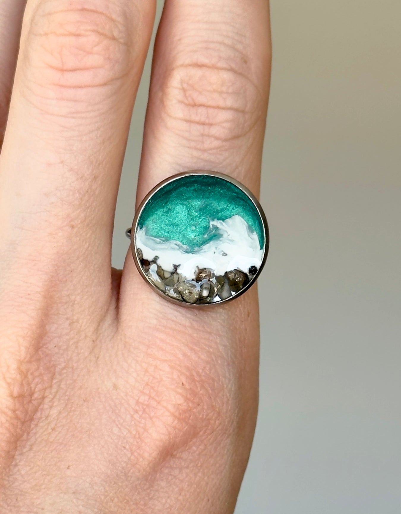 Anillo de acero inoxidable con motivos marinos