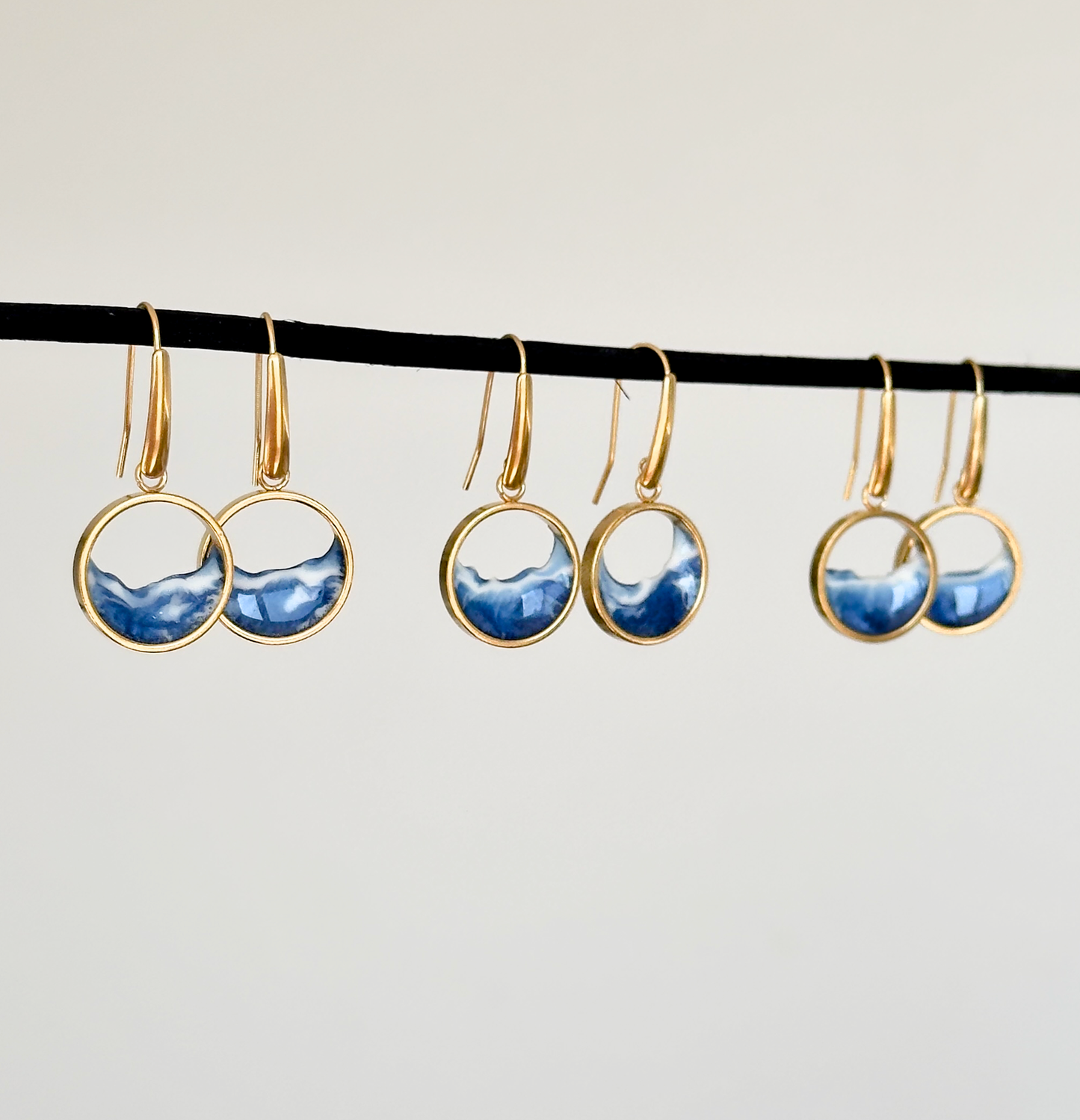 Pendientes de acero inoxidable con diseño de olas