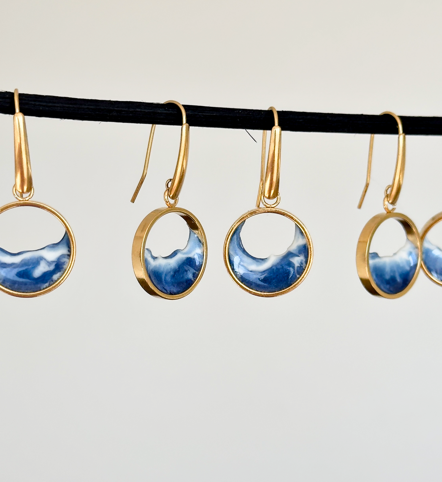 Pendientes de acero inoxidable con diseño de olas
