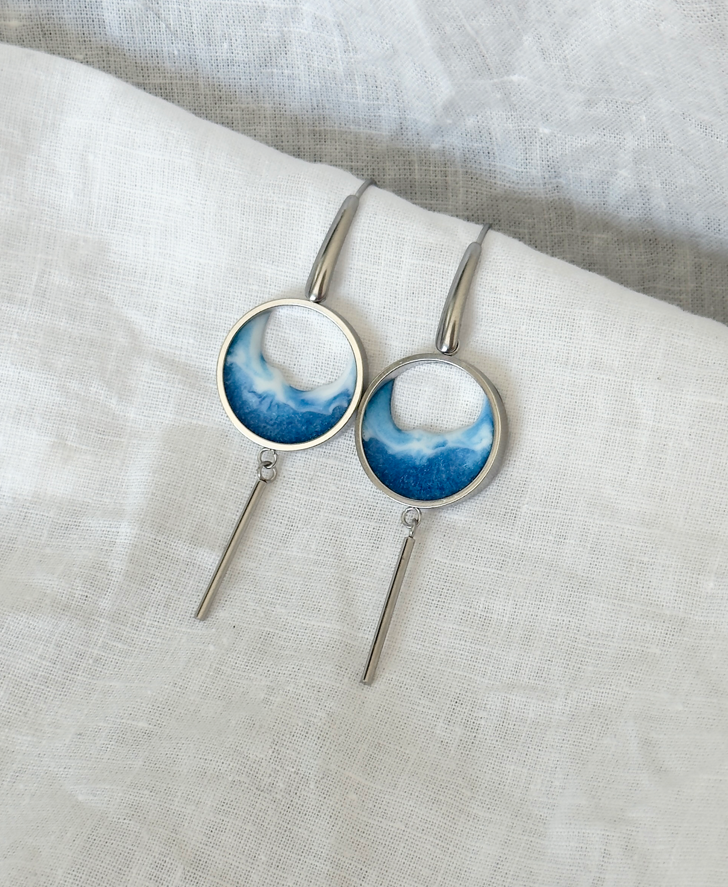 Pendientes de acero inoxidable con diseño de olas
