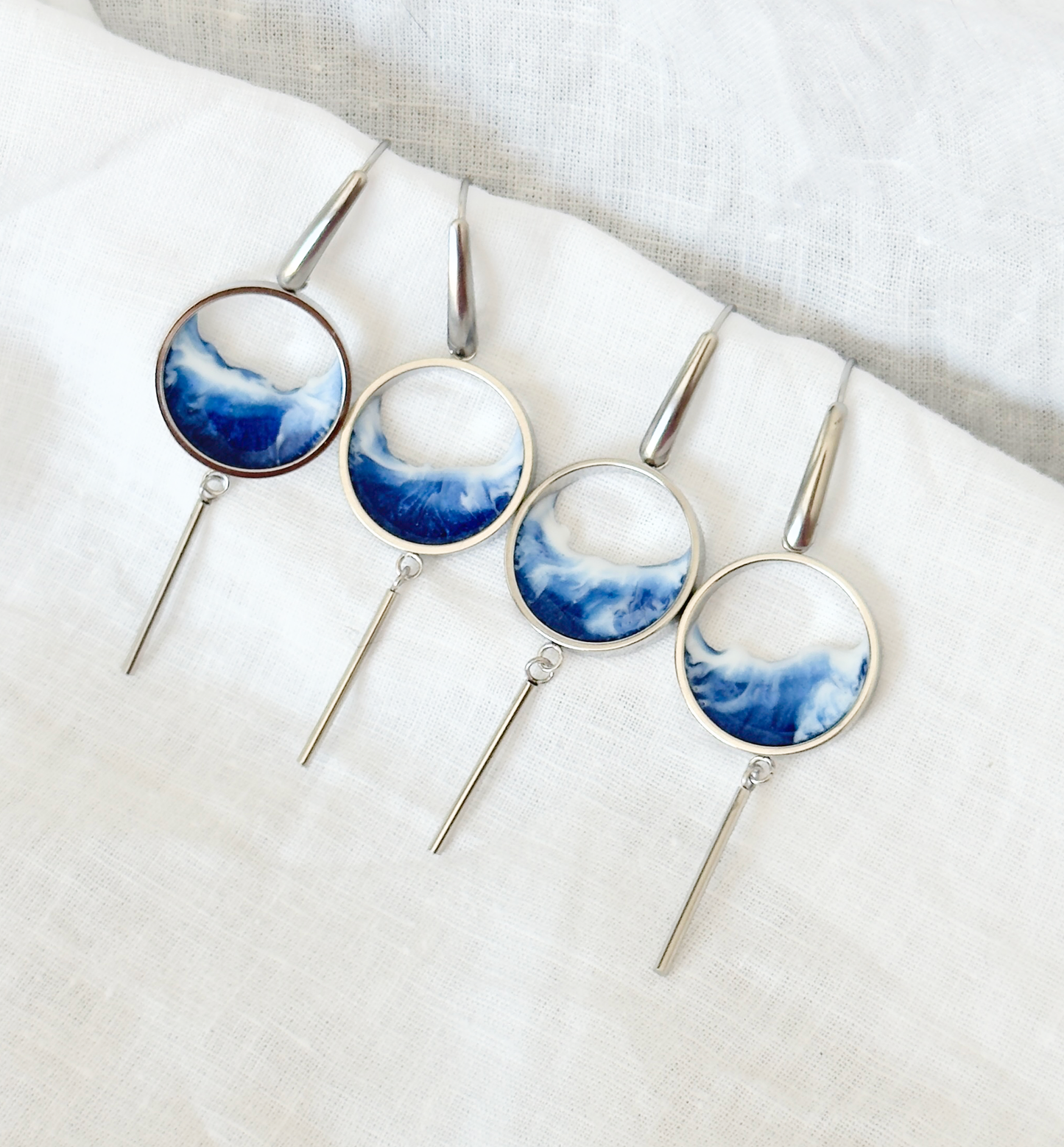 Pendientes de acero inoxidable con diseño de olas