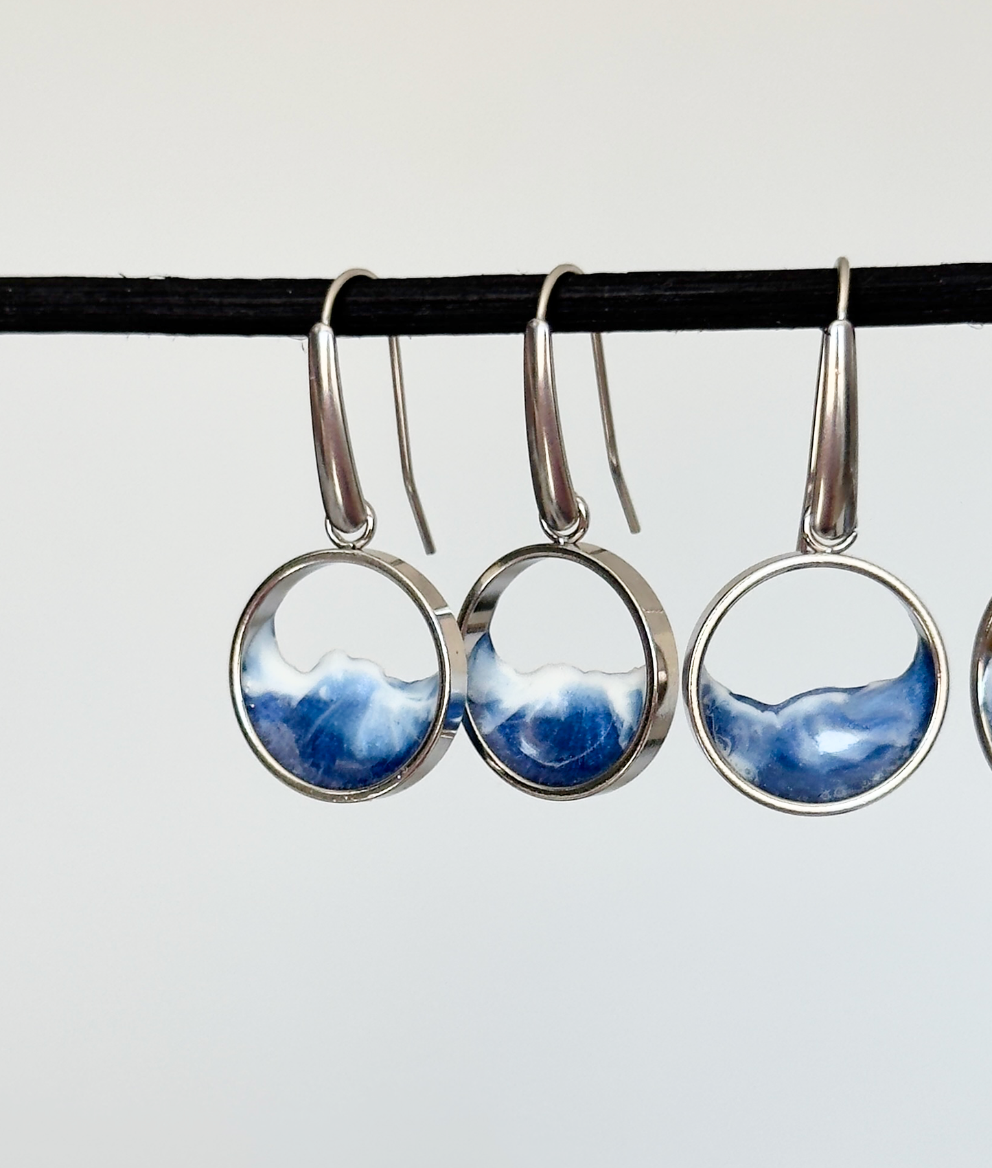 Stainless steel wave-design earrings