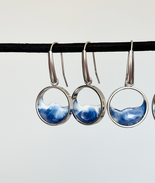 Stainless steel wave-design earrings