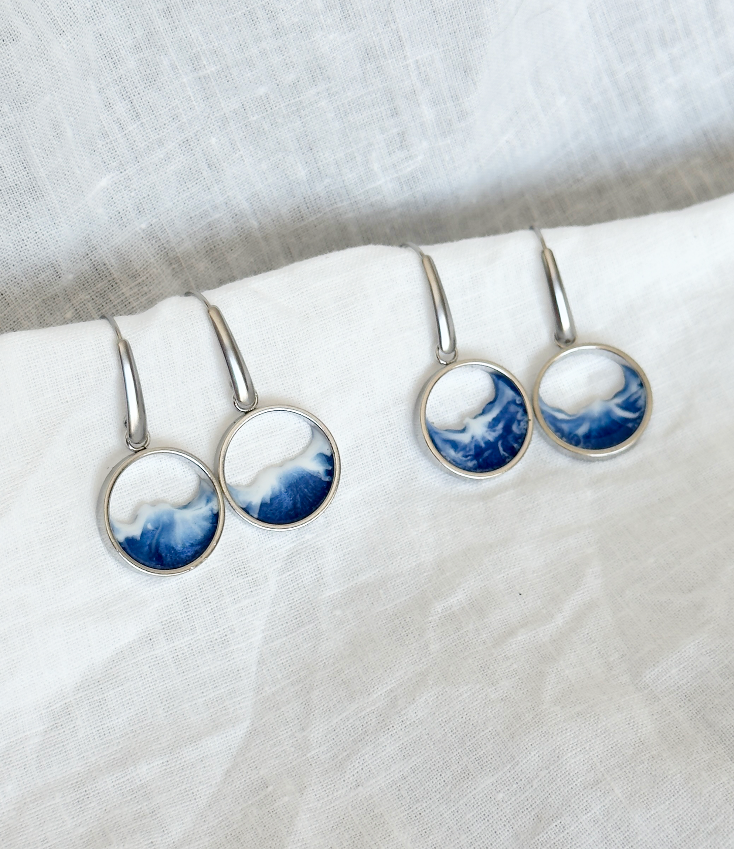 Stainless steel wave-design earrings