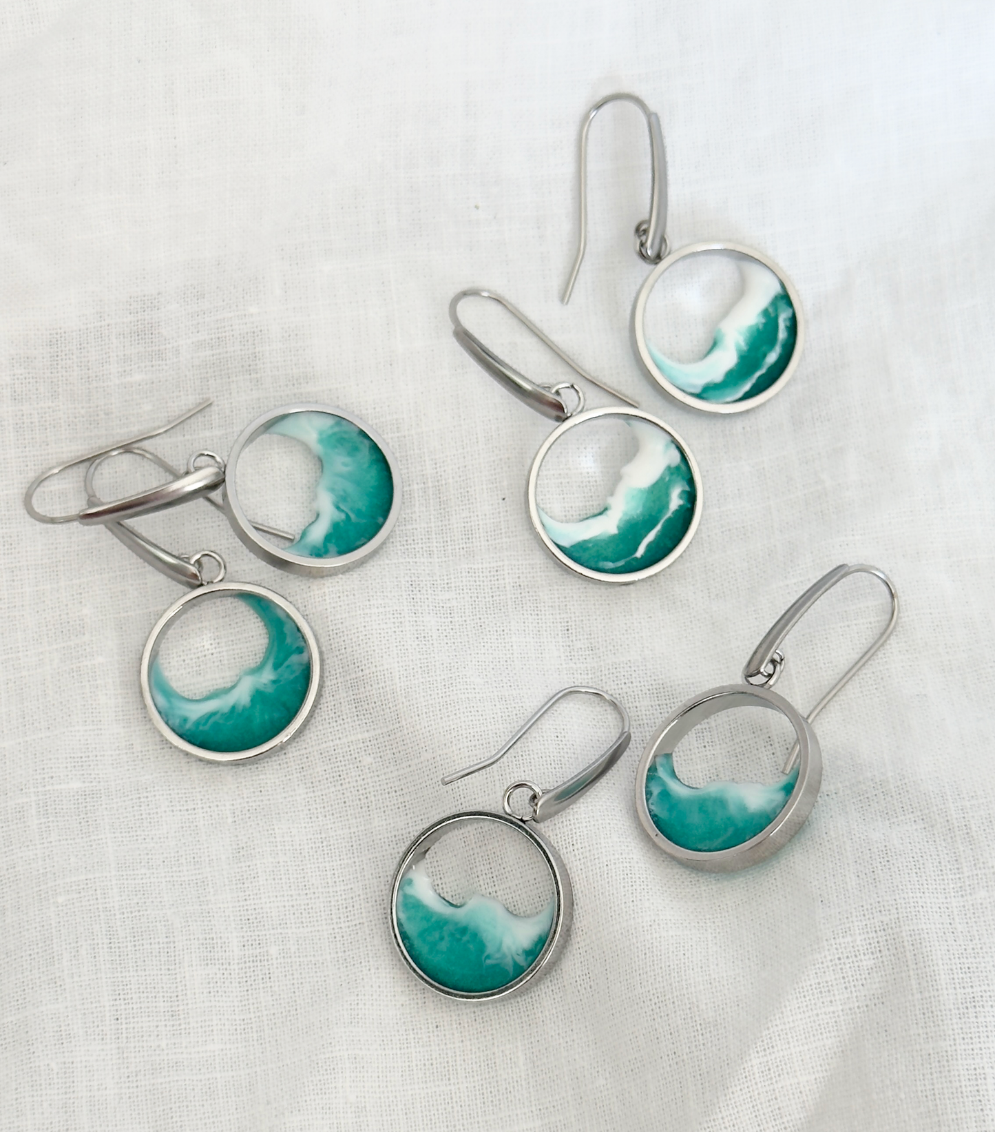 Pendientes de acero inoxidable con diseño de olas