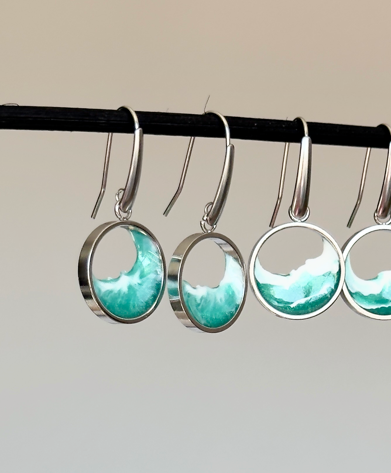 Pendientes de acero inoxidable con diseño de olas