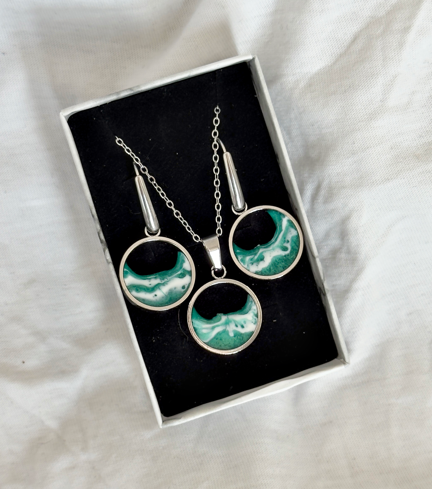 Pendientes y colgante de acero inoxidable con olas