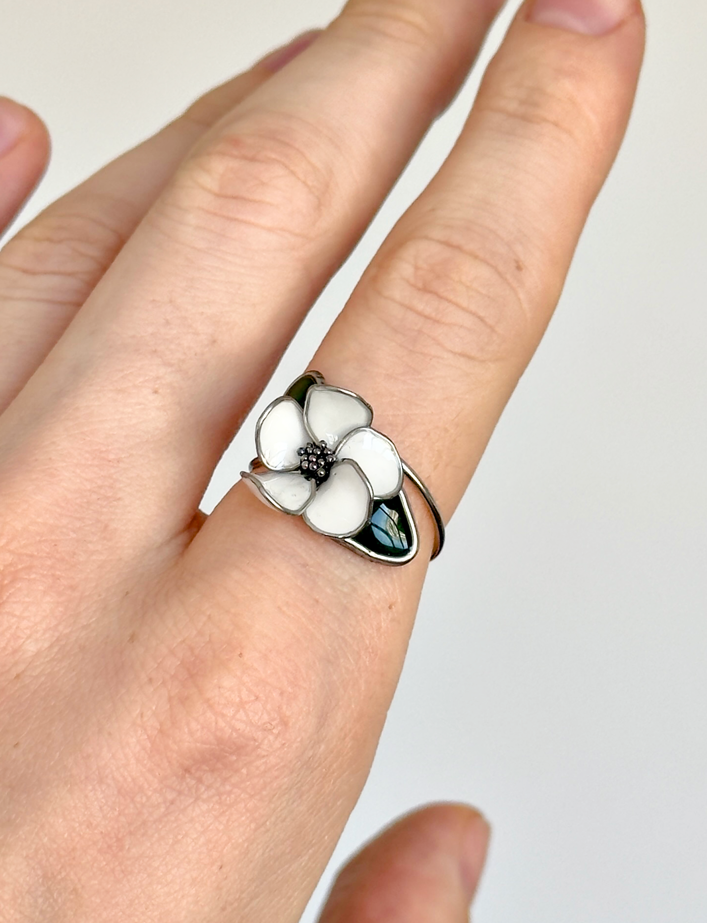 Anillo con flor
