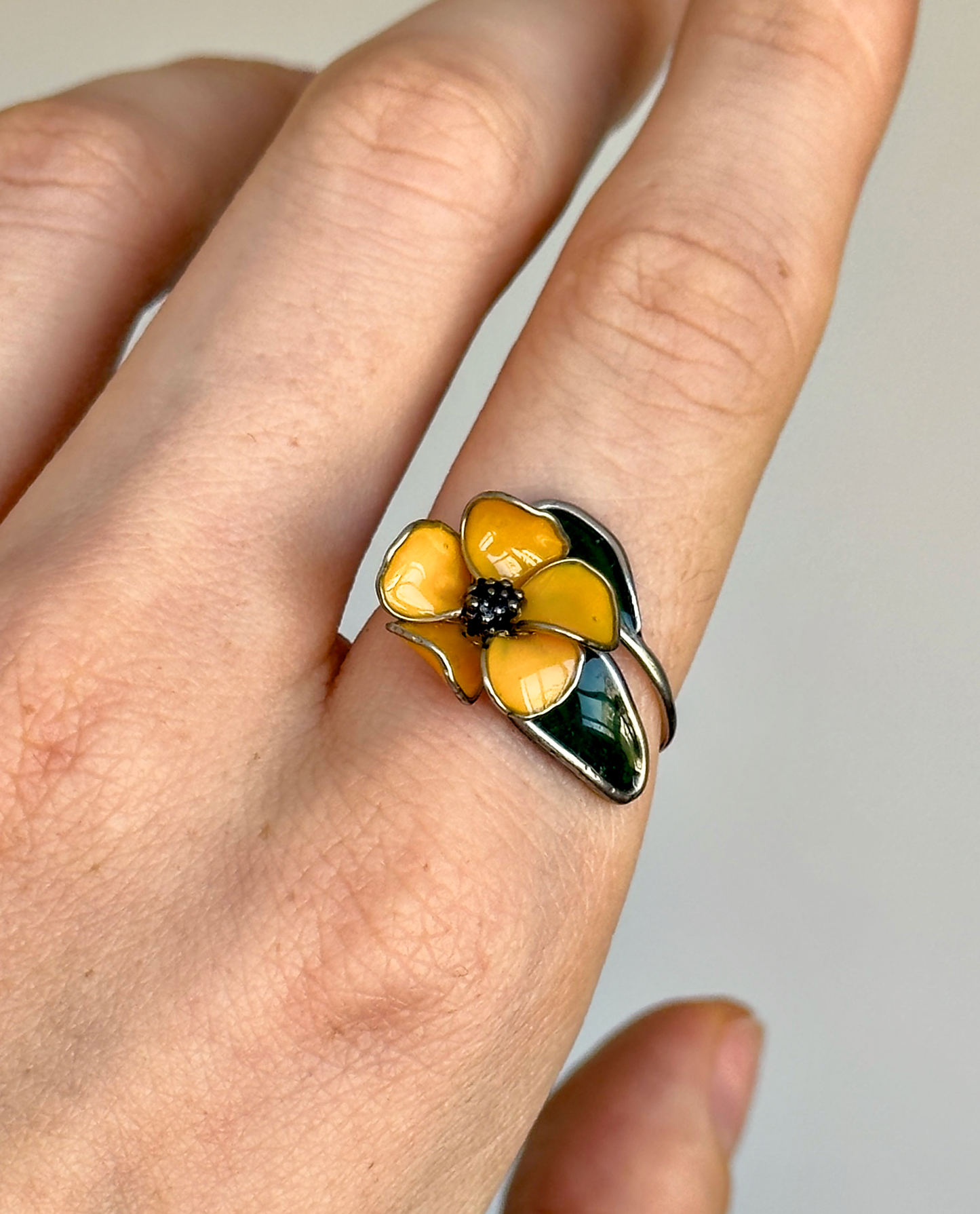 Anillo con flor