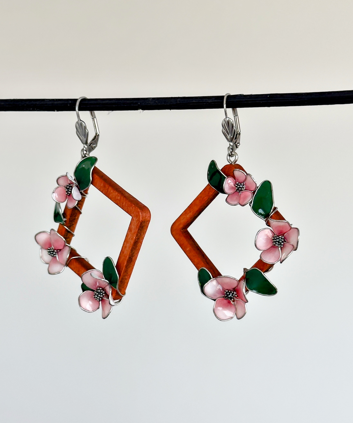 Wooden earrings with flowers