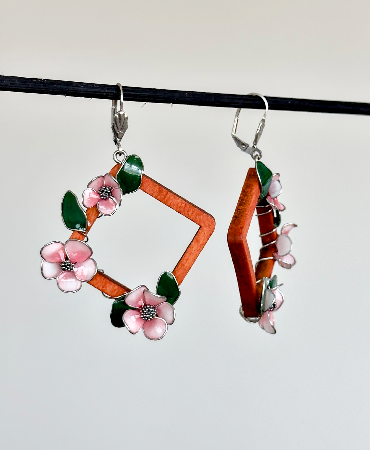 Wooden earrings with flowers