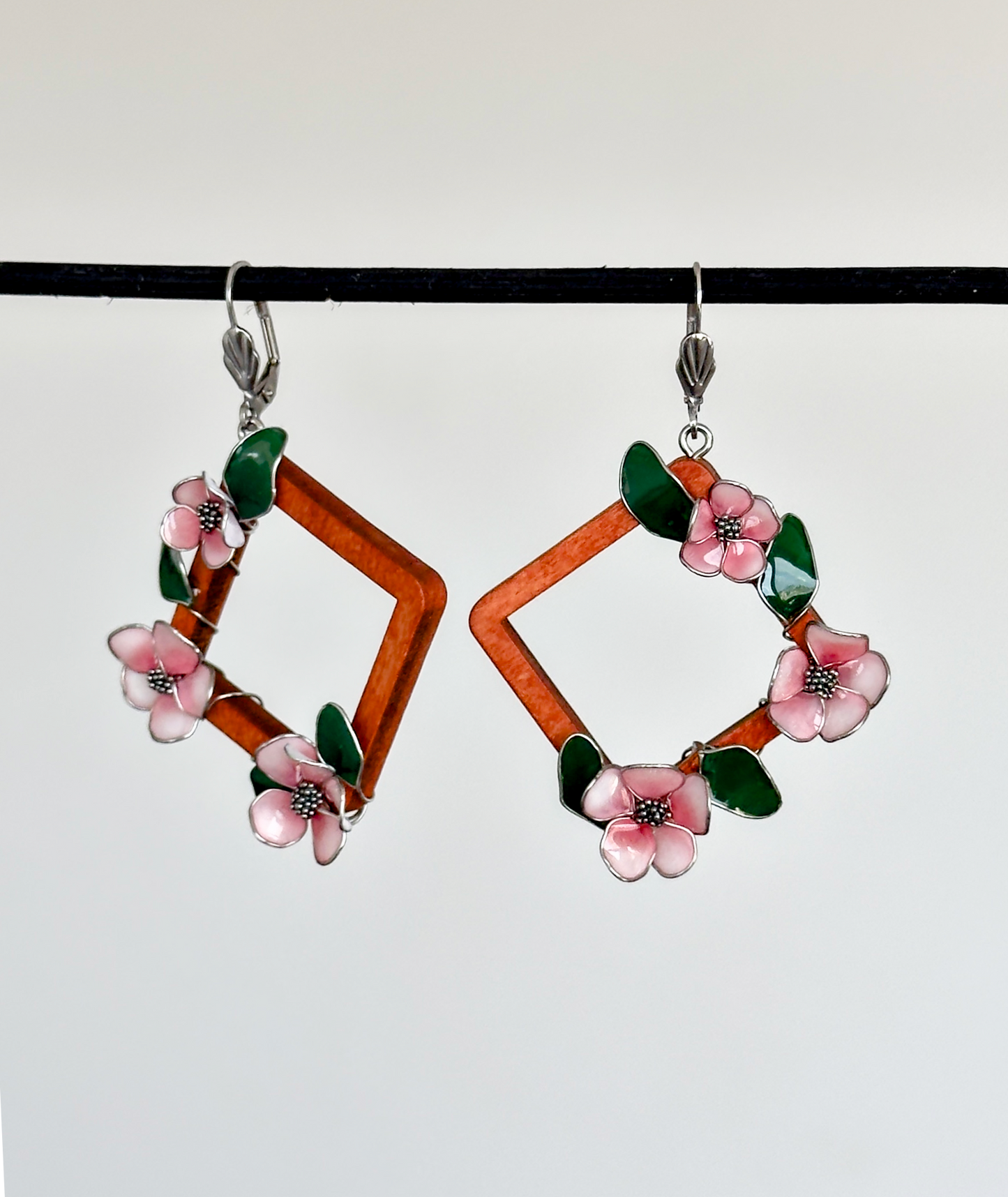 Wooden earrings with flowers