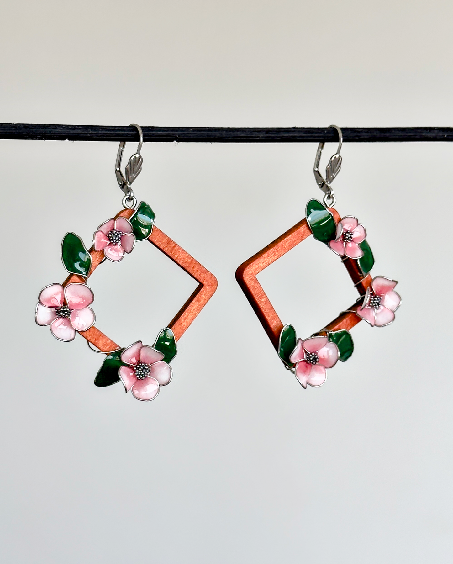 Wooden earrings with flowers