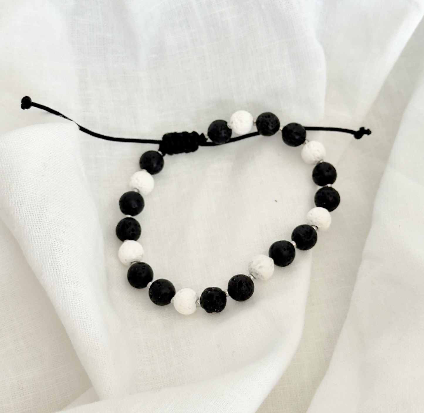 Unisex macrame bracelet with lava stone