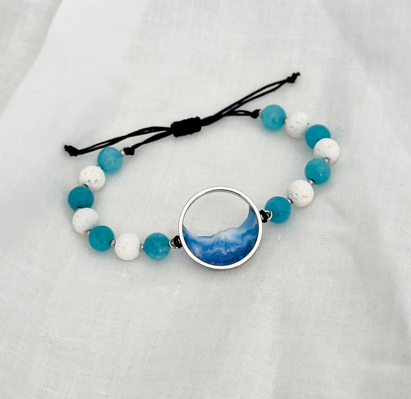 Bracelet with the sea