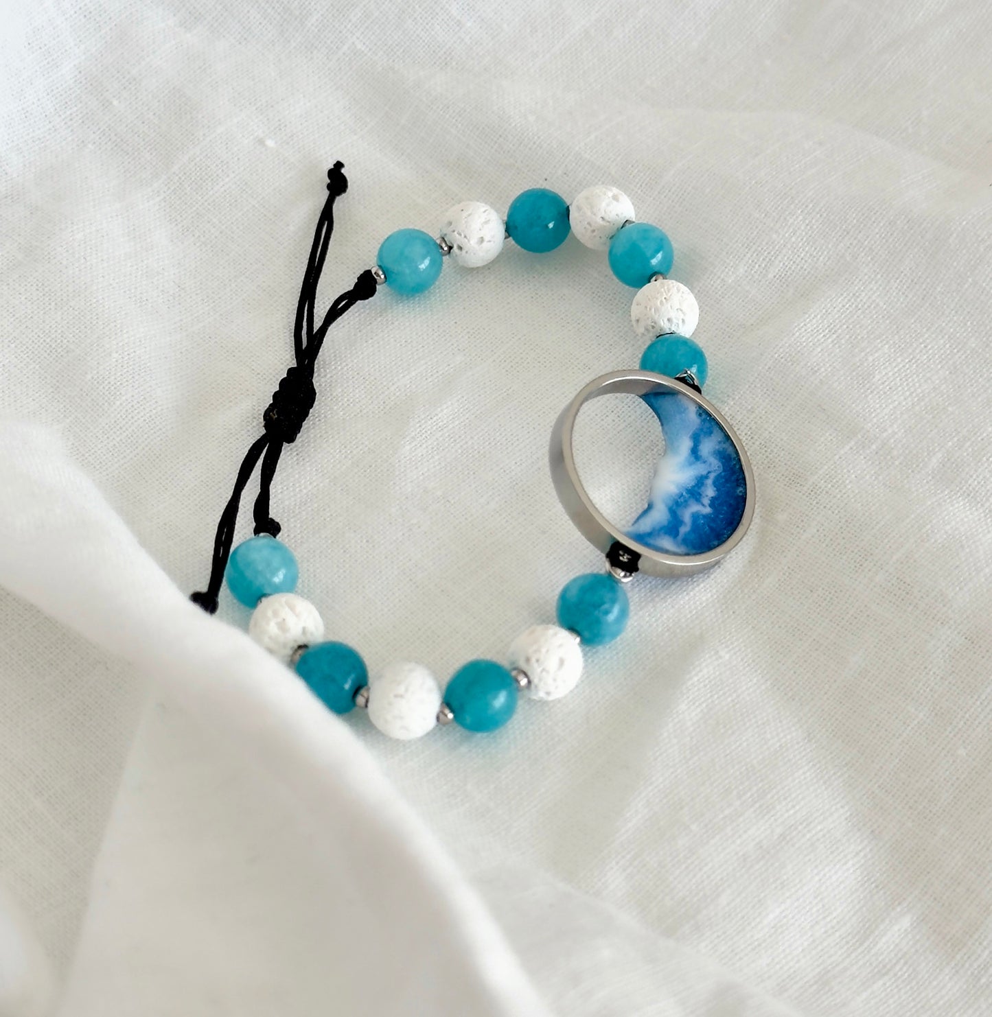 Bracelet with the sea