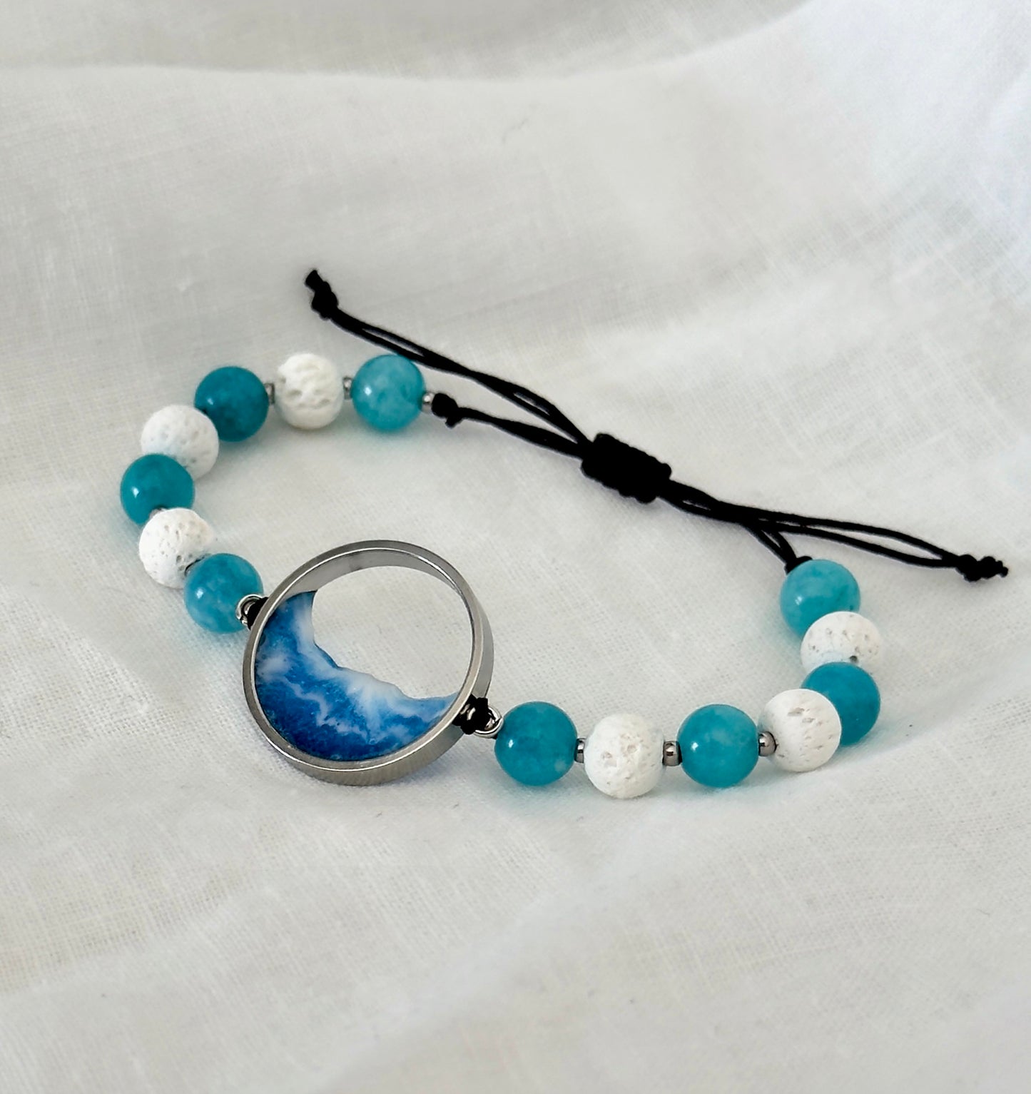 Bracelet with the sea
