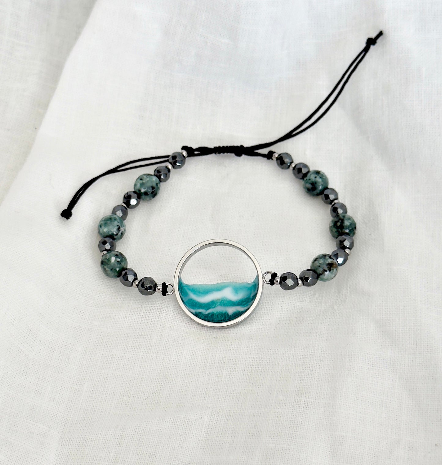 Bracelet with the sea