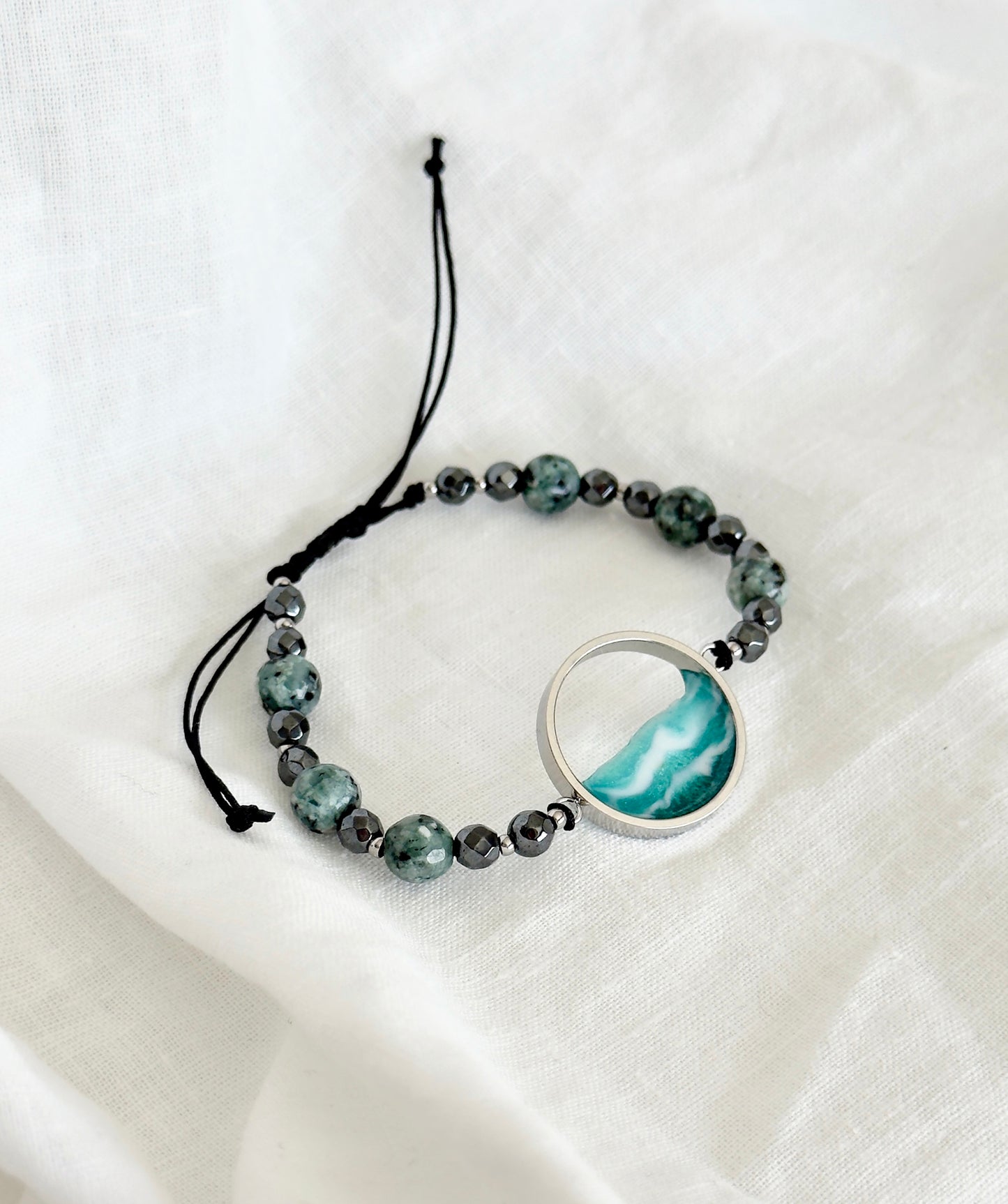 Bracelet with the sea