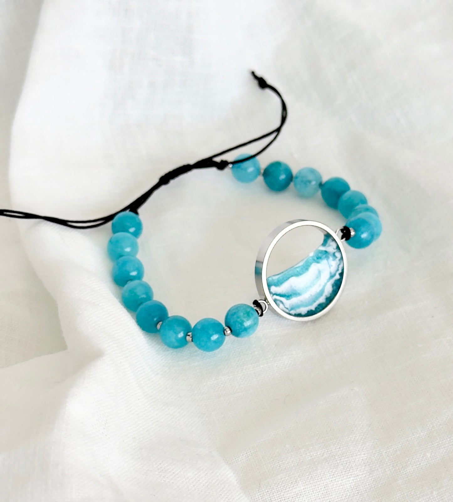 Bracelet with the sea