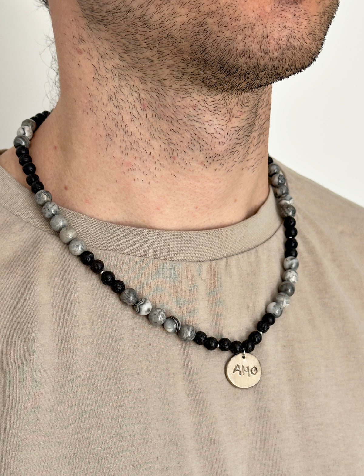 Collar para hombre con piedras naturales "Amo"