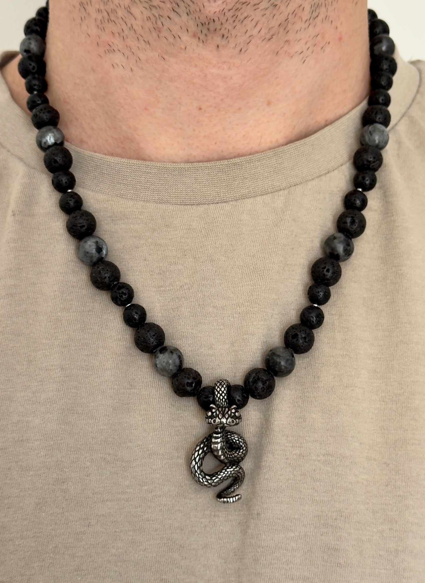 Collar para hombre con piedras naturales