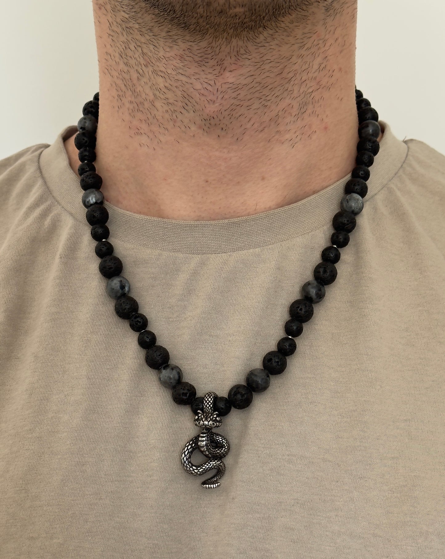 Collar para hombre con piedras naturales