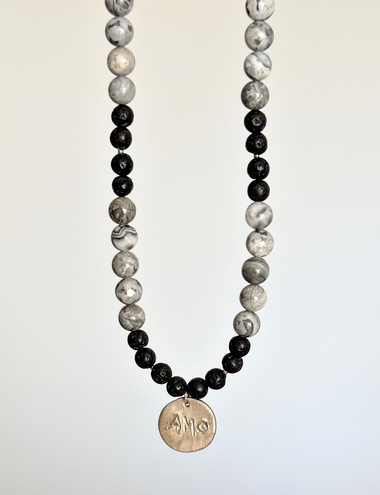 Collar para hombre con piedras naturales "Amo"