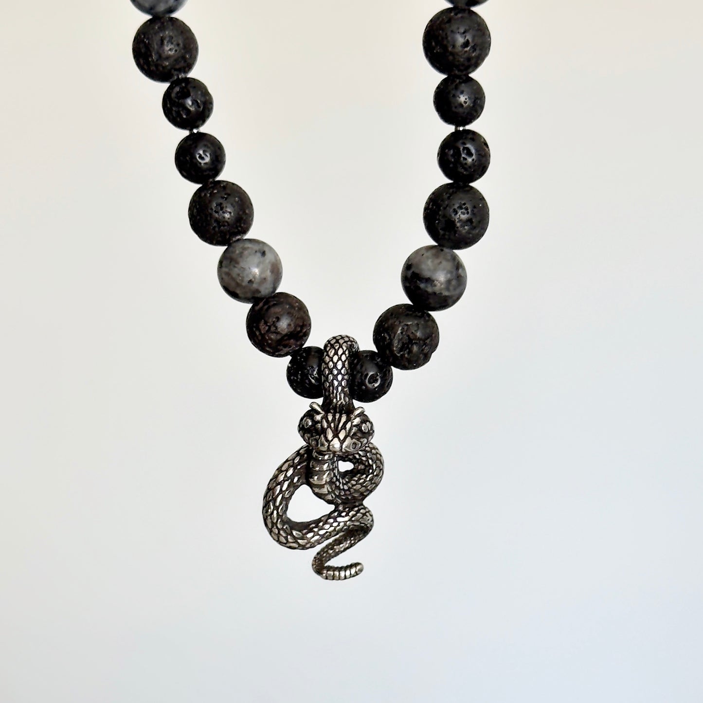 Collar para hombre con piedras naturales