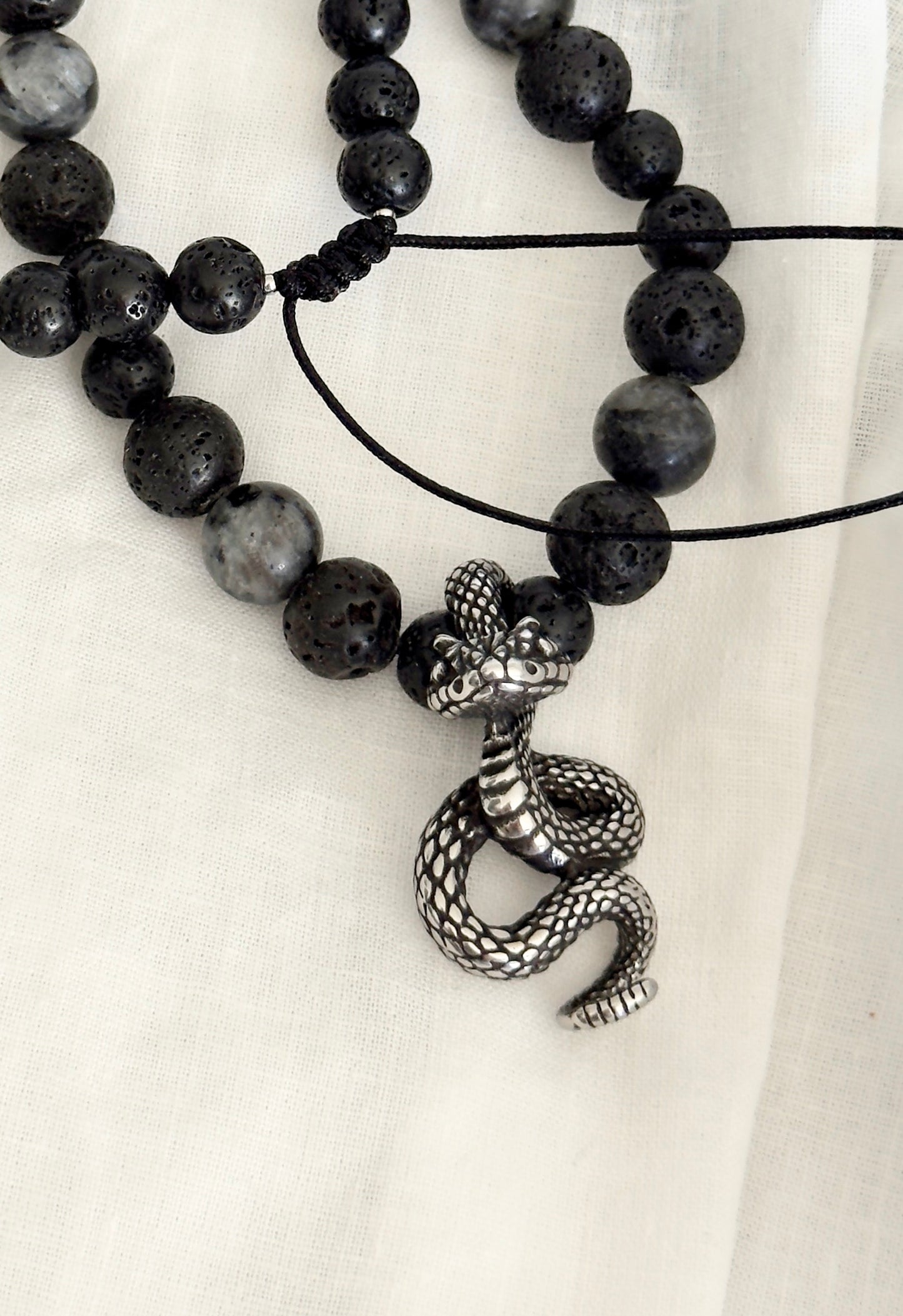 Collar para hombre con piedras naturales