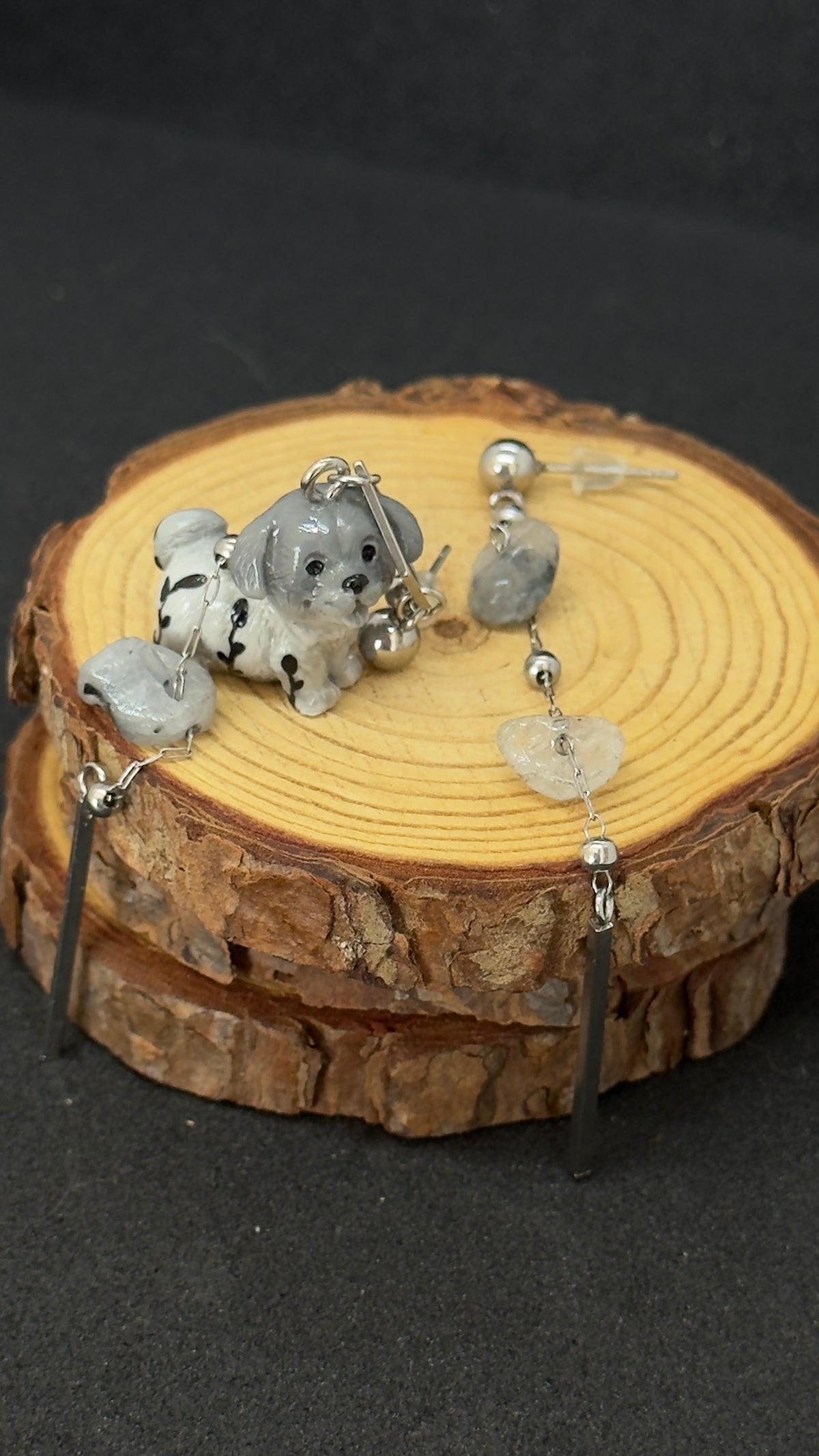 Long asymmetrical gray stainless steel earrings, with a puppy and quartz stones