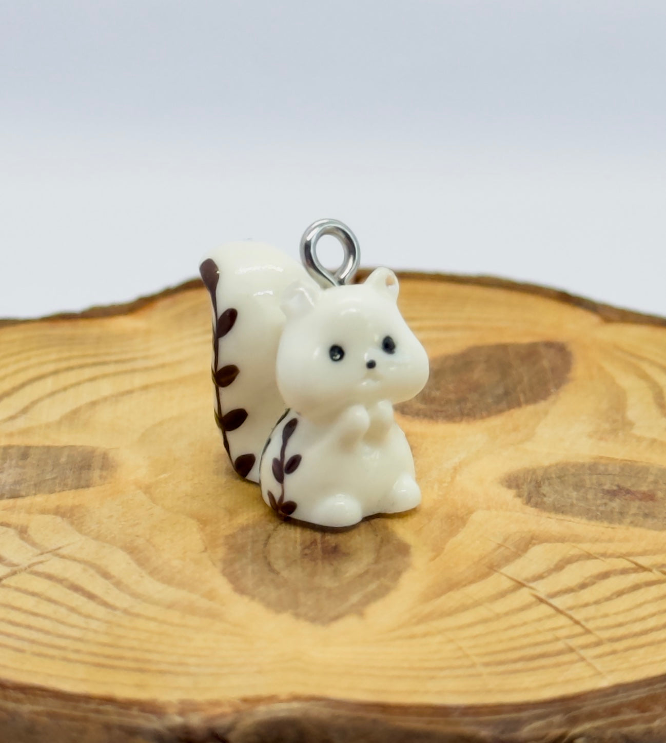 Todos los colgantes con miniatura de animal Ardilla y pintura a mano