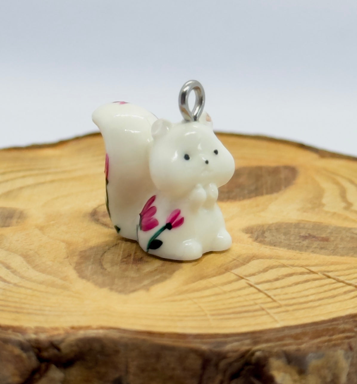 Todos los colgantes con miniatura de animal Ardilla y pintura a mano