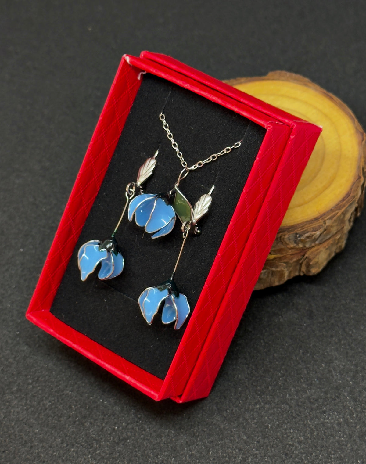 Conjunto: pendientes azules y colgante de acero inoxidable con forma de flores