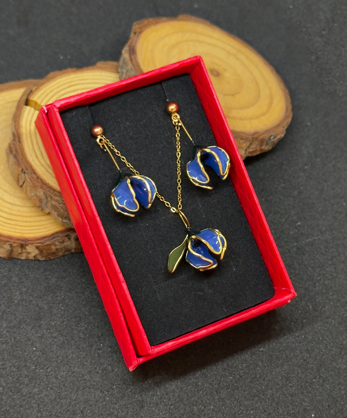 Conjunto: pendientes azules y colgante de acero inoxidable con forma de flores