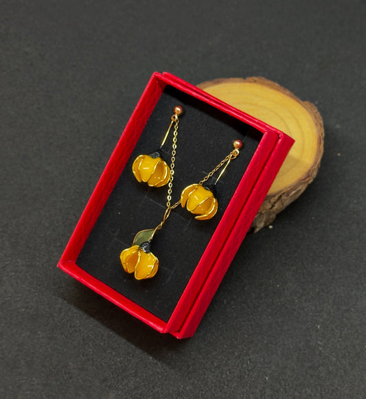 Conjunto: pendientes amarillos y colgante de acero inoxidable con forma de flores