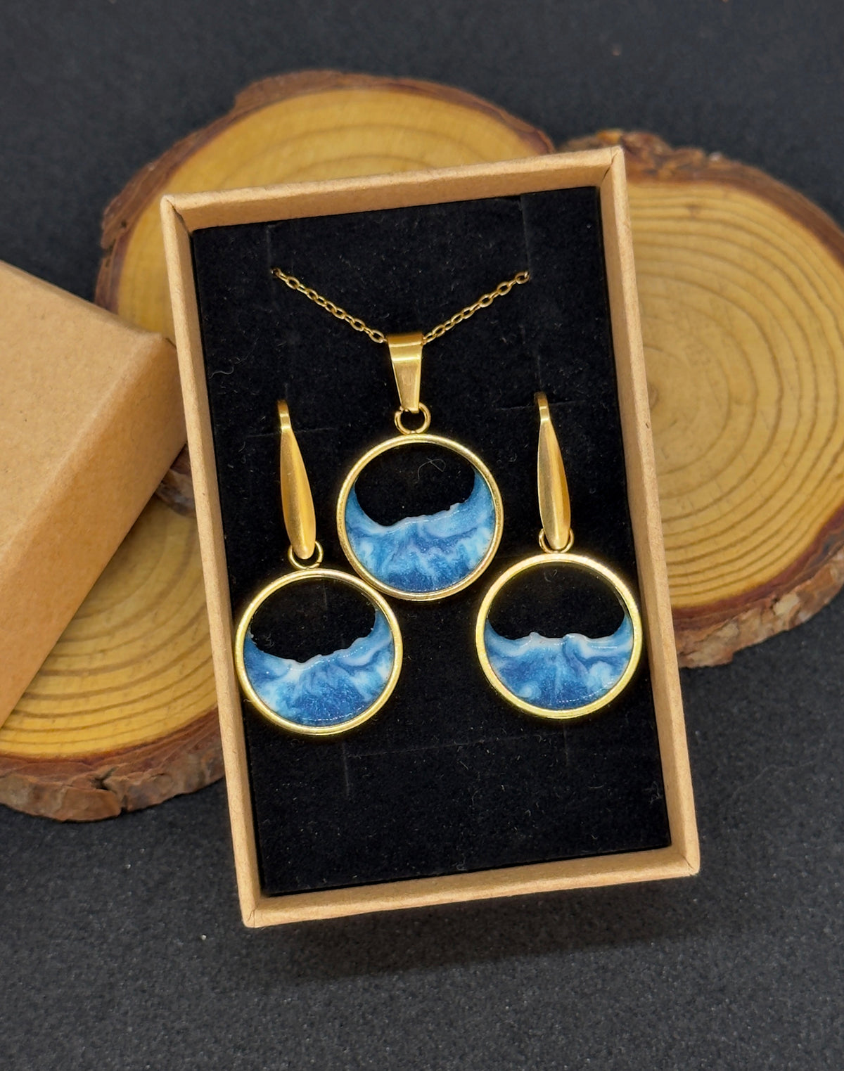 Conjunto: Pendientes y colgante de acero inoxidable con olas