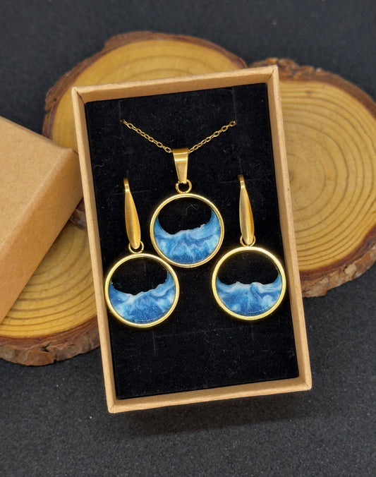 Conjunto: Pendientes y colgante de acero inoxidable con olas