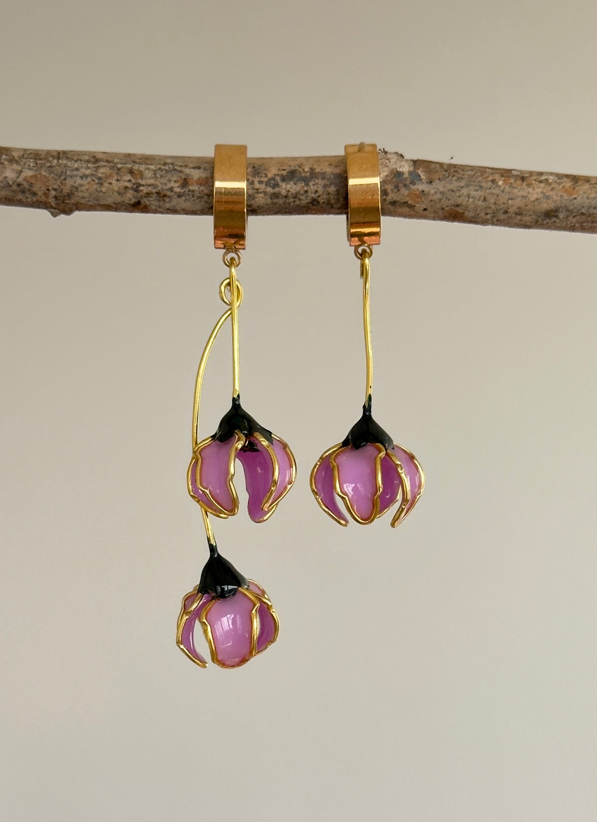 Pendientes largos asimétricos de acero inoxidable, pendientes dorados con flores rosas