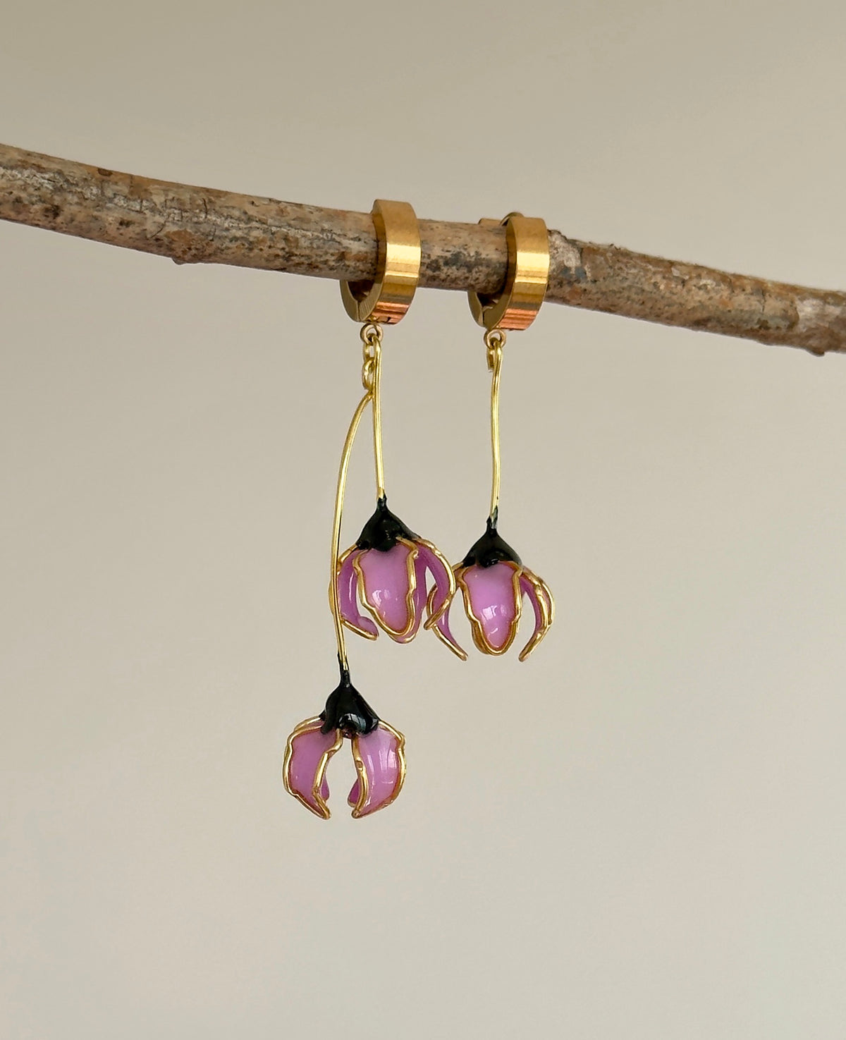 Pendientes largos asimétricos de acero inoxidable, pendientes dorados con flores rosas
