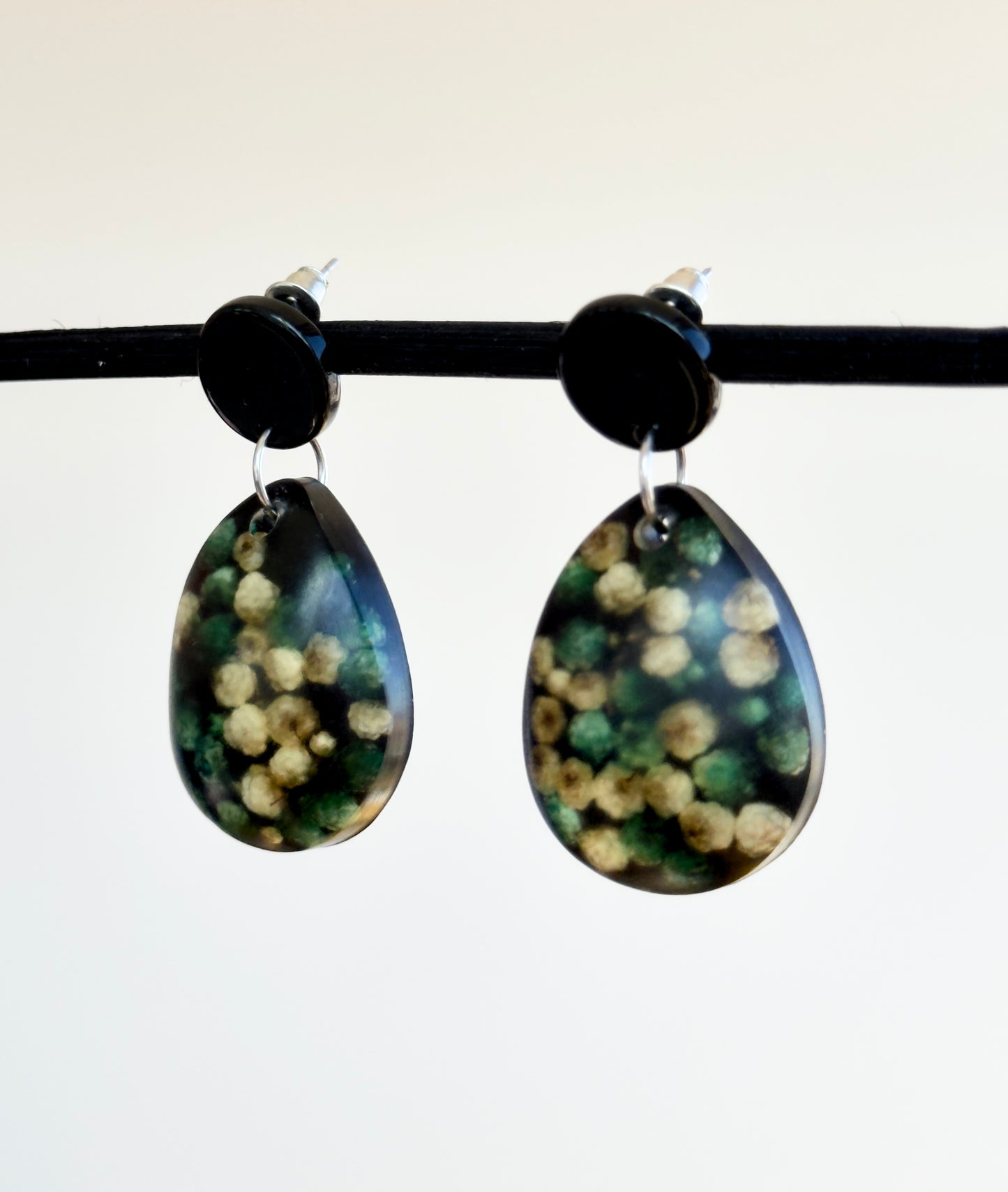 Black earrings with real flowers 