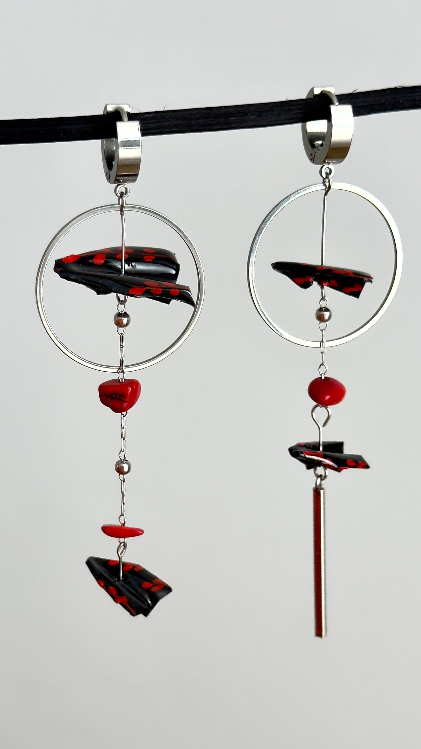 Pendientes largos asimétricos con aviones de origami