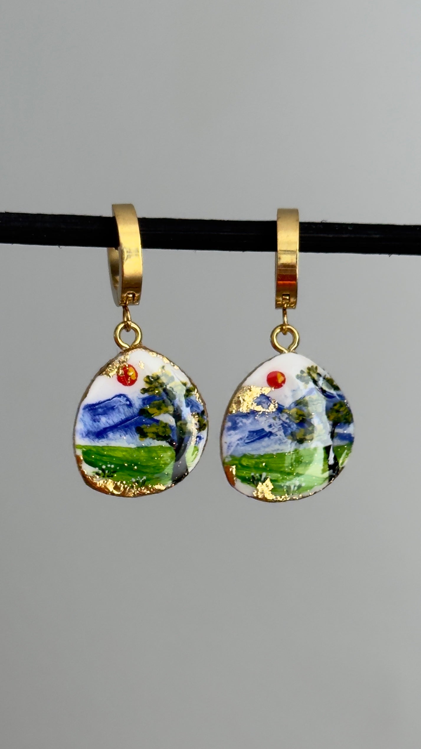 Pendientes blancos pintados