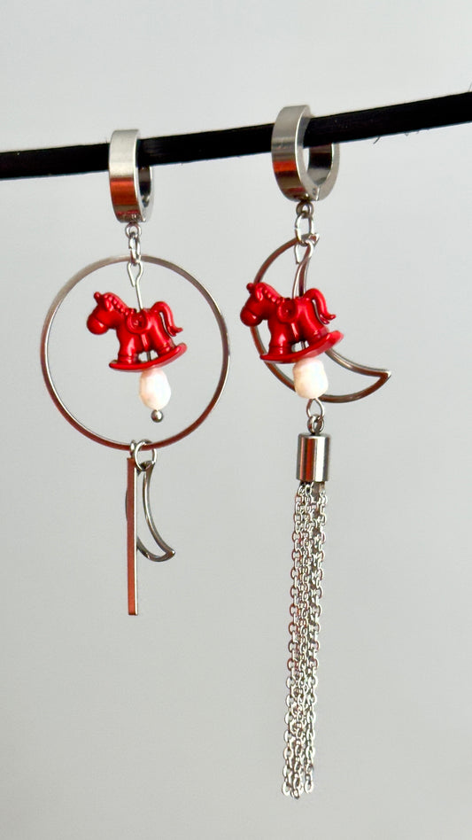 Long asymmetrical earrings with seahorses